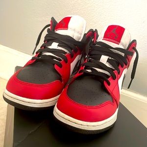 Kids Jordan 1 mid Chicago black toe